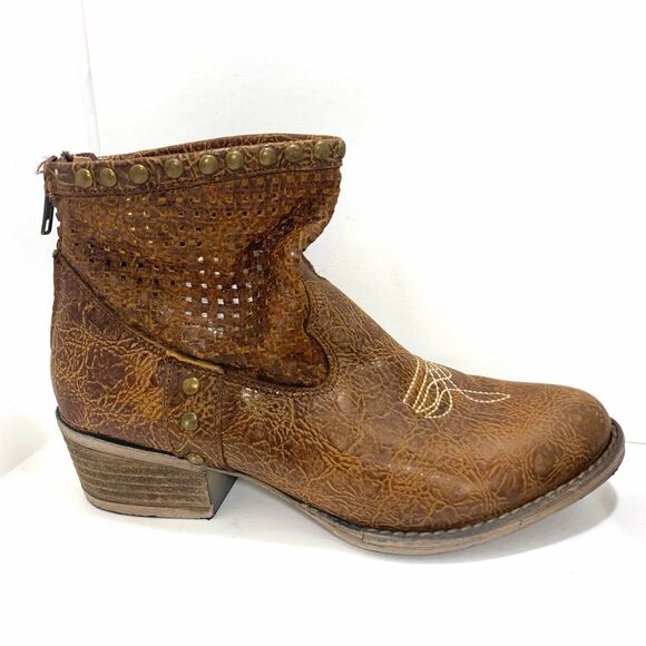 Circle G By Corral Leather Ankle Boots Honey Cut Out & Studs Size 8 Women’s - Picture 5 of 16